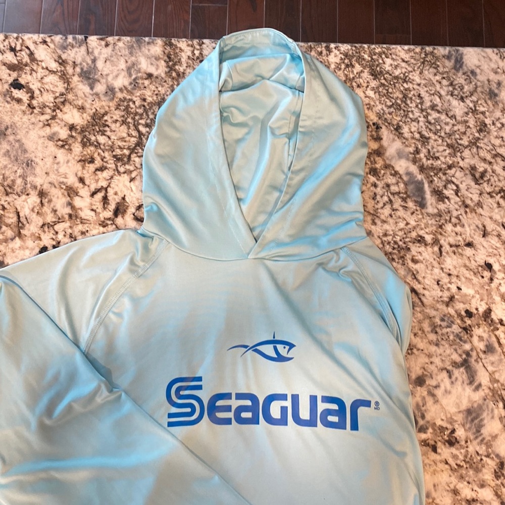 Men’s Large Seaguar blue long sleeve fishing sun shirt with hood